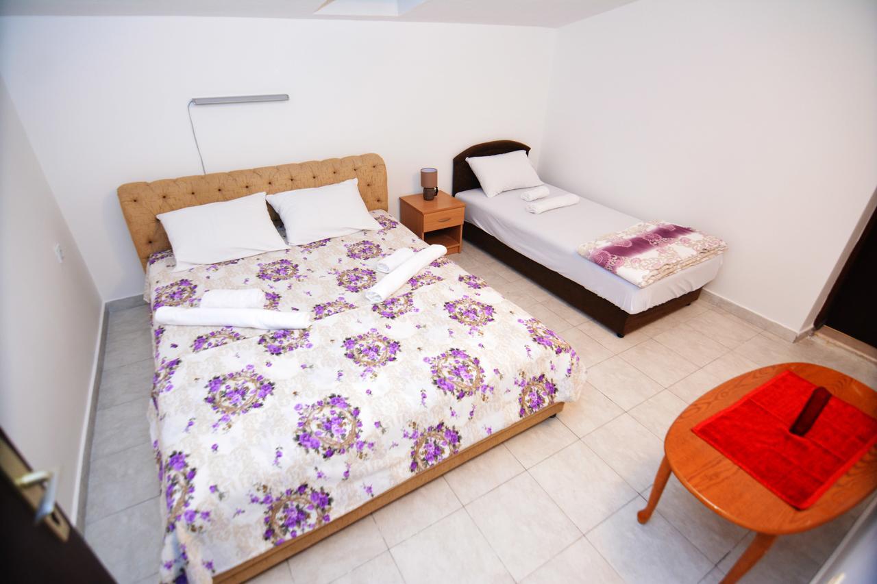 Apartments Jovana Petrovac Quarto foto